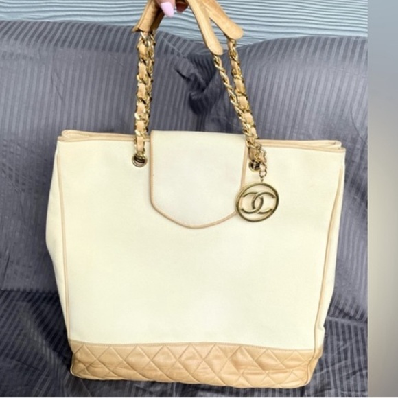 AUTHENTIC - CHANEL TIMELESS/CLASSIQUE LEATHER & CANVAS TOTE serial in tact - Picture 2 of 10